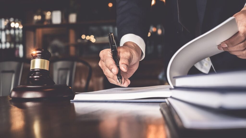 ОХРАННИКИ ПРОДОЛЖАЮТ СВОДИТЬ СЧЁТЫ