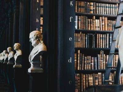 רשלנות: הואשם בתקיפת אשתו – וזוכה בגלל טעות של מתורגמנית